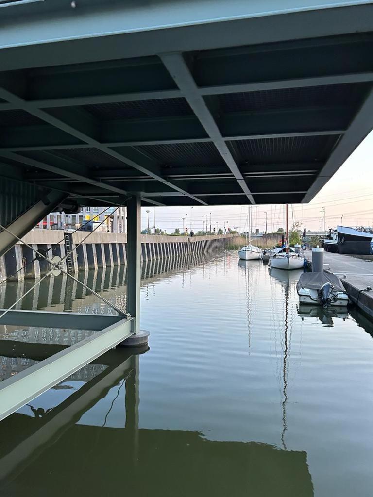 Hotel Euphrate Houseboat Amsterdam Exterior foto