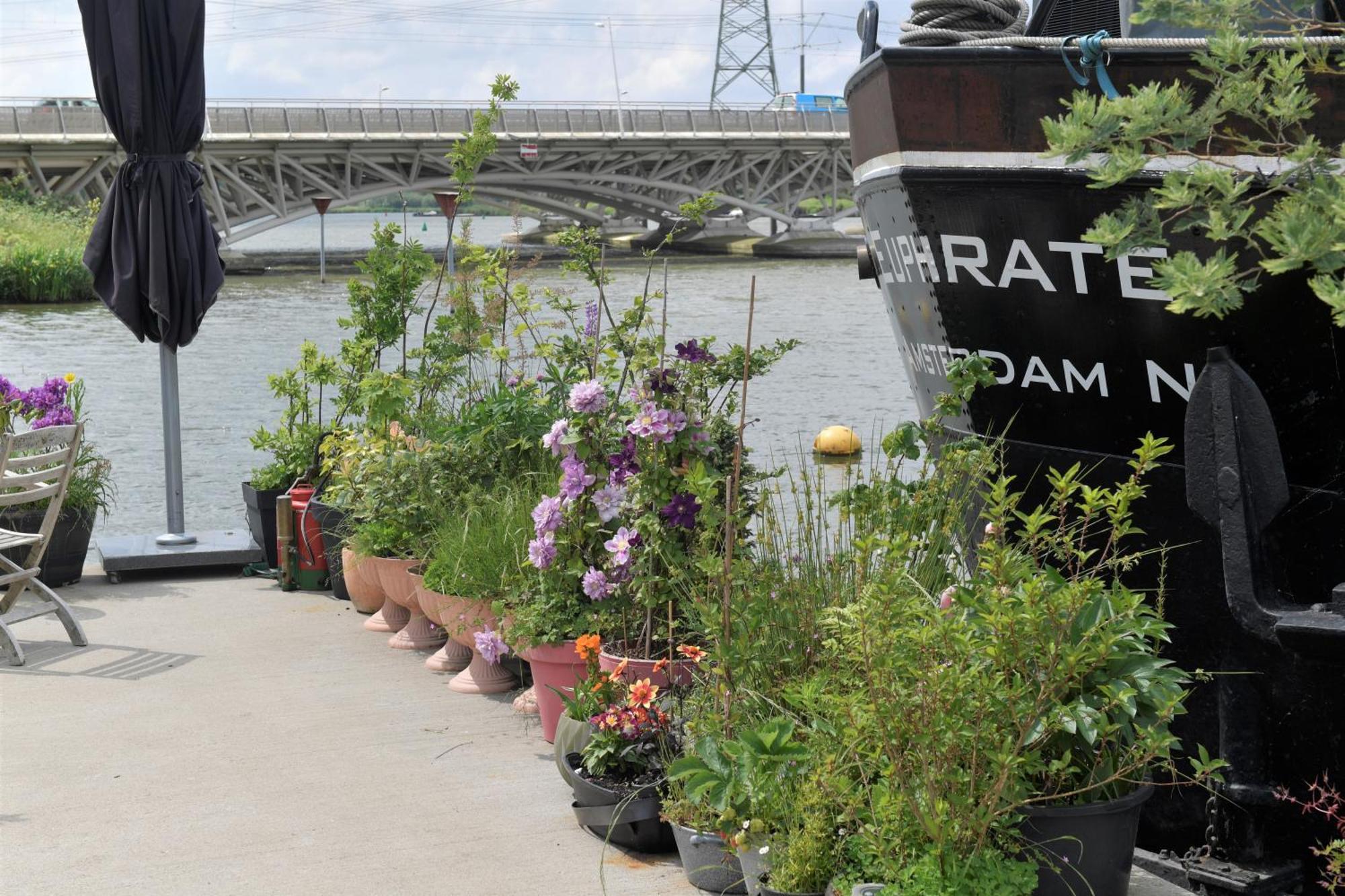 Hotel Euphrate Houseboat Amsterdam Exterior foto