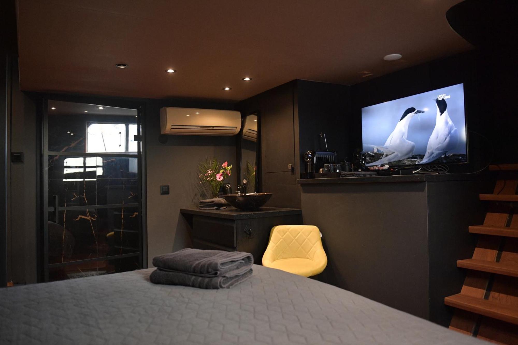 Hotel Euphrate Houseboat Amsterdam Exterior foto